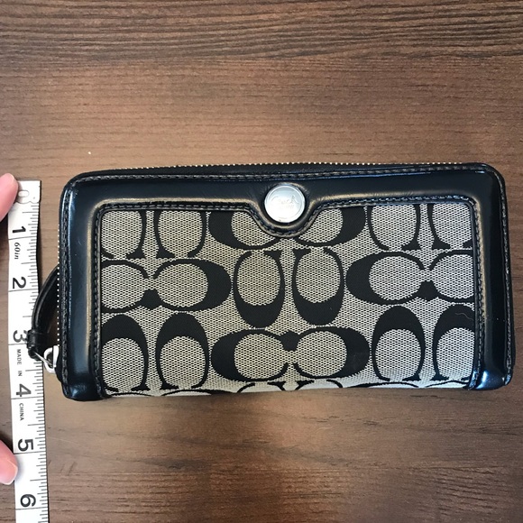 Coach Handbags - Coach zip around wallet
